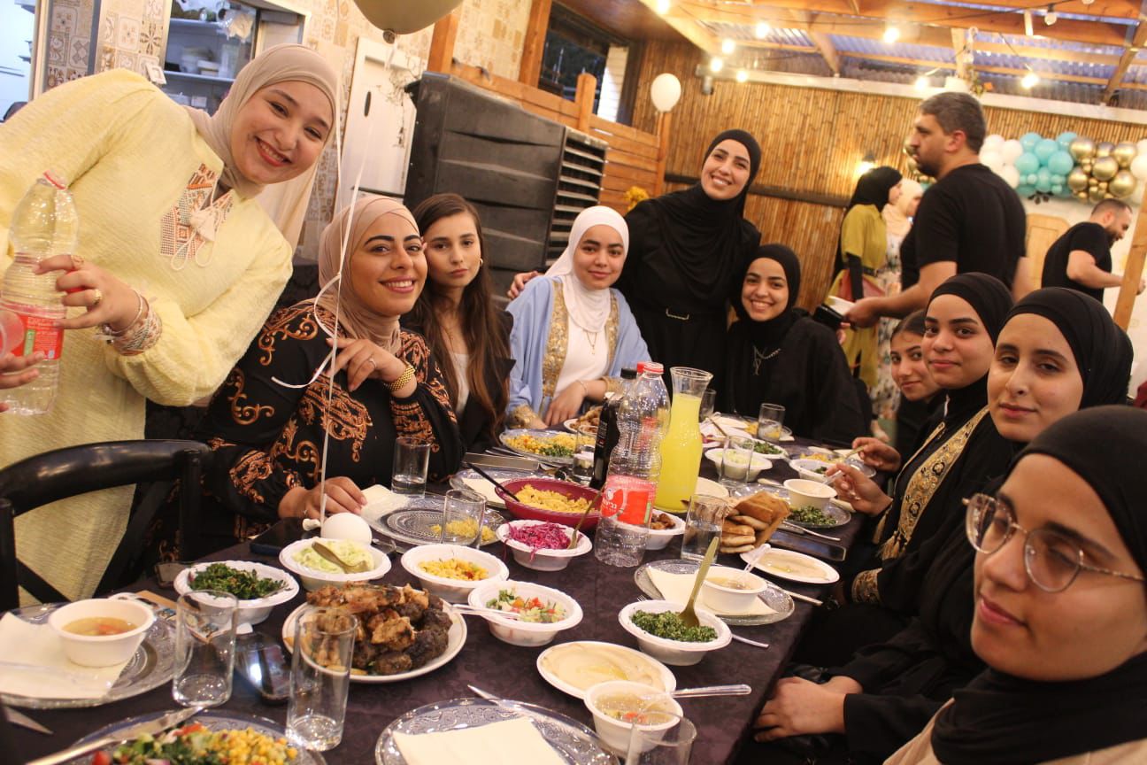 الرملة: جمعية مواطنون يبنون مجتمع تُنظم افطاراً جماعياً وتوزع الدفعة الثانية من المنح