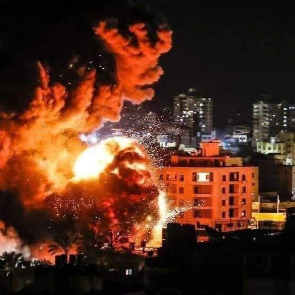 صور ارتفاع عدد الشهداء في غزة 7326  وسط غارات مكثفة وغير مسبو قة