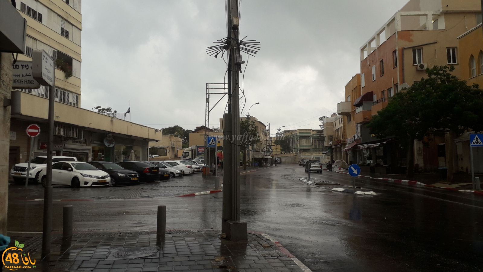 بالفيديو: أمطار غزيرة تهطل على مدينة يافا صباح اليوم