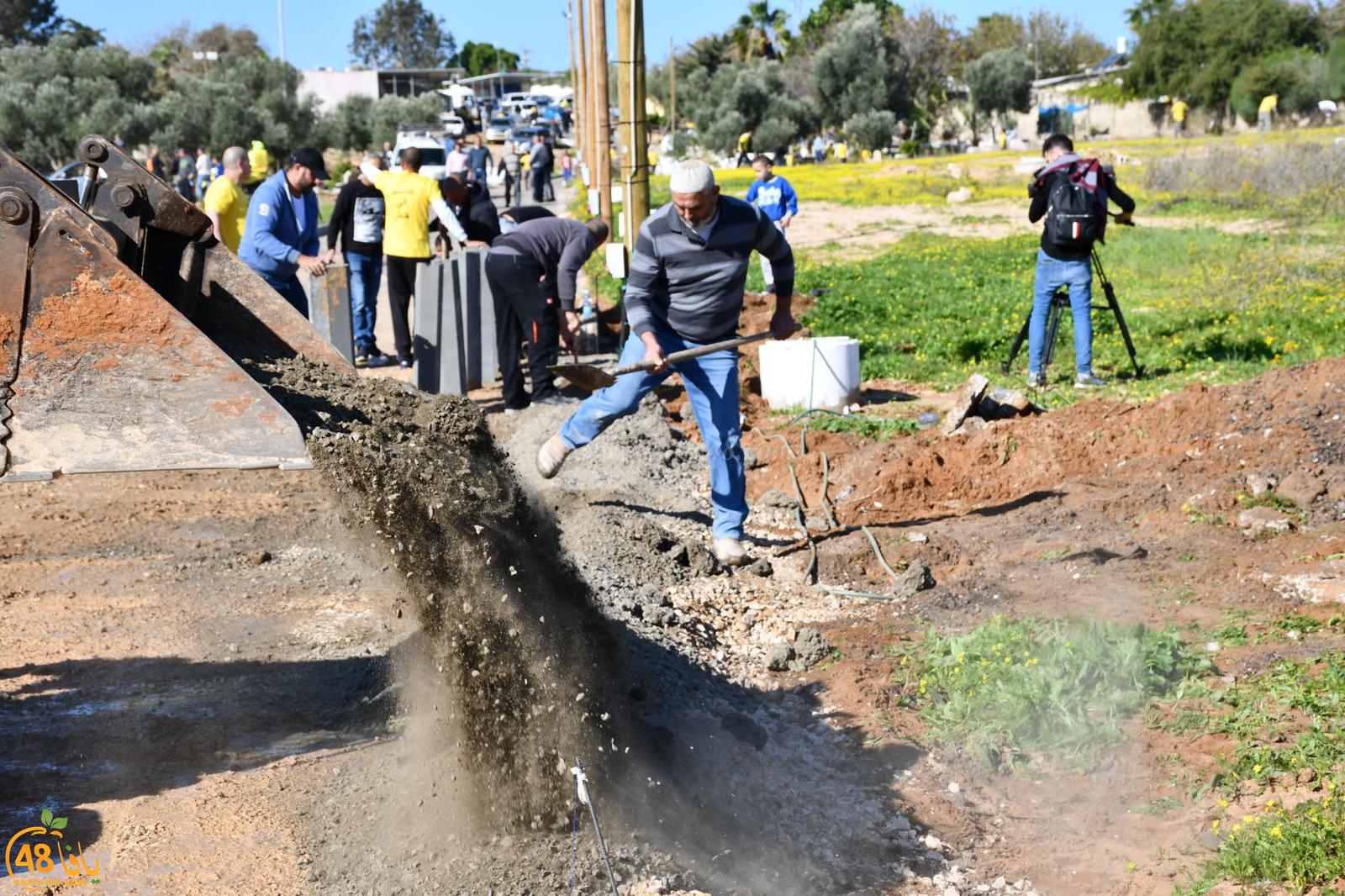 فيديو: تعبيد طريق بطول 400 متر ضمن مشروع صيانة مقبرة طاسو