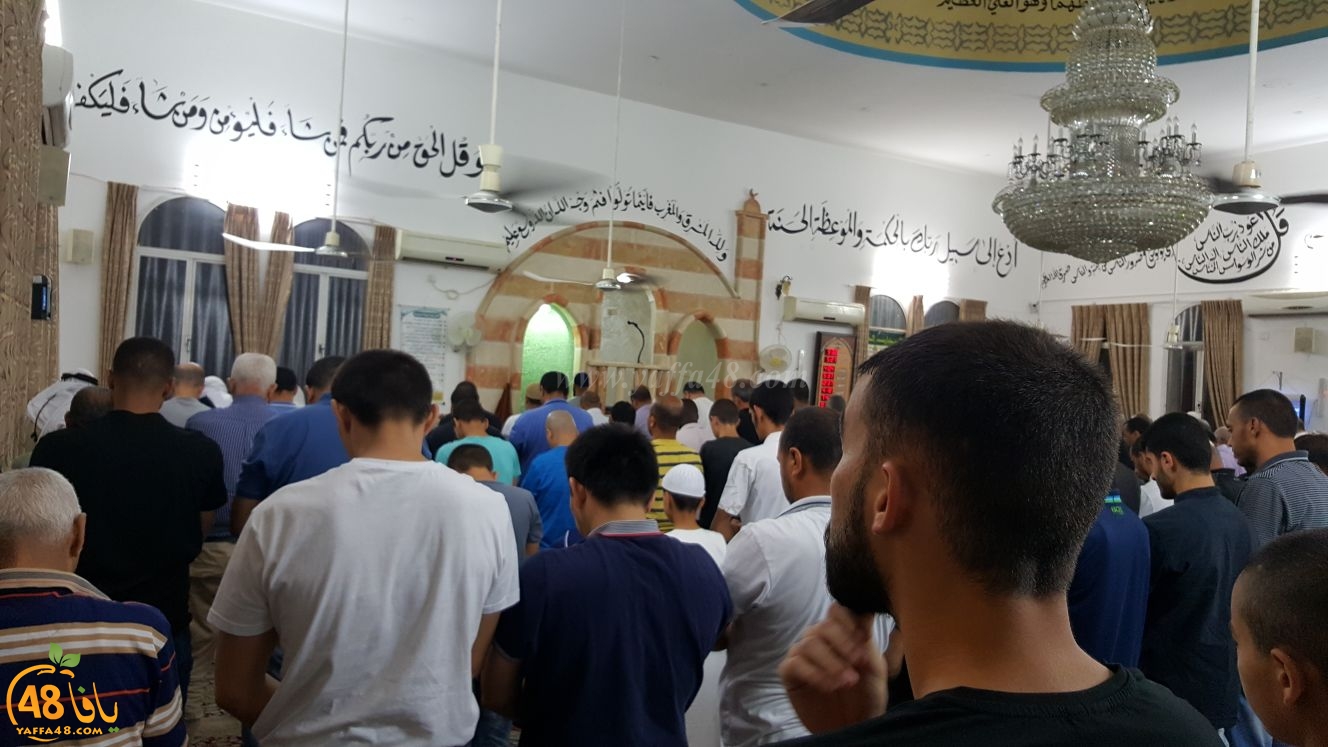   بالفيديو: شعائر صلاتي العشاء والتراويح في مسجد الرباط بالرملة