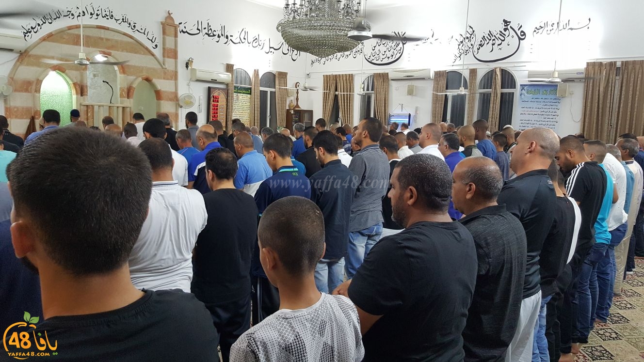   بالفيديو: شعائر صلاتي العشاء والتراويح في مسجد الرباط بالرملة