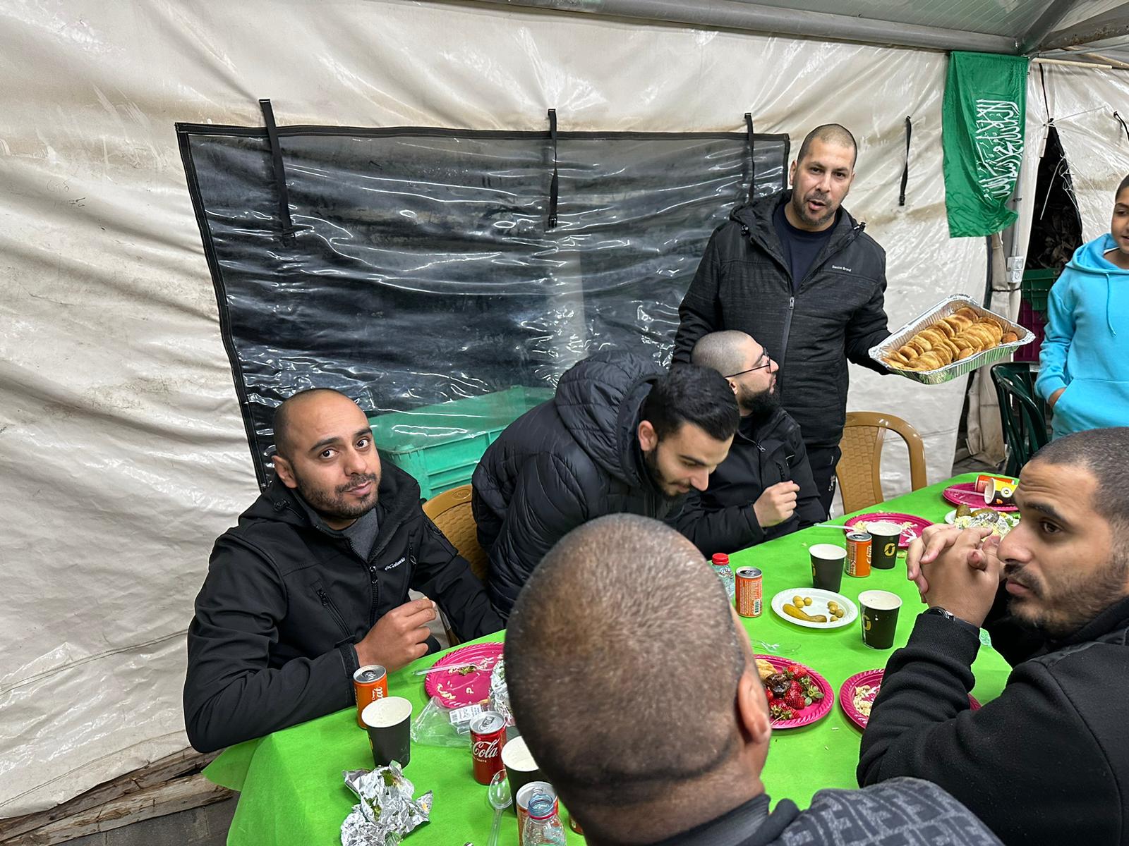 يافا: إفطار جماعي لقسم الشباب في ساحة مسجد العجمي