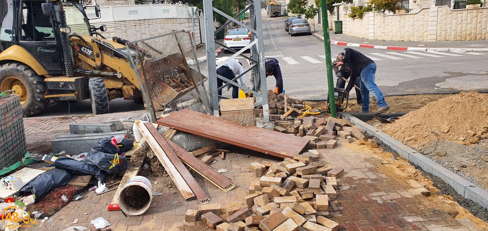  اللد: البلدية تُباشر بأعمال ترميم في شوارع حي الواحة الخضراء 