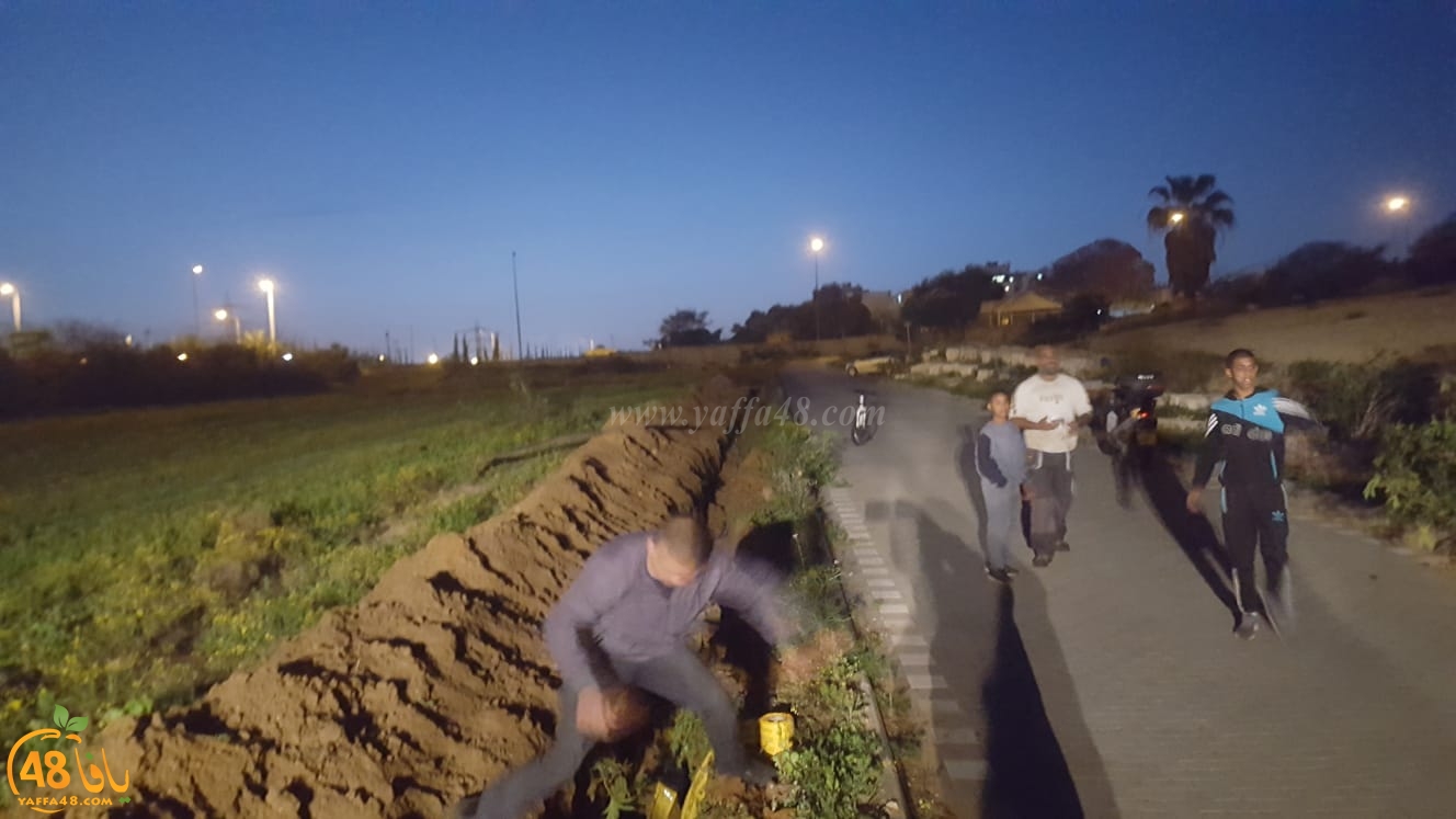 فيديو: لجنة اكرام الميت بيافا تختتم مشروع اضاءة مقبرة طاسو بشكل دائم