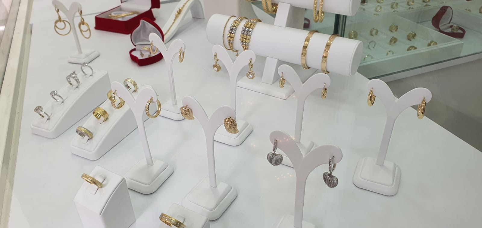 بمناسبة عيد الأم.. تشكيلة واسعة من المجوهرات والاكسسوارات لدى مجوهرات بيسان وبأسعار مميّزة