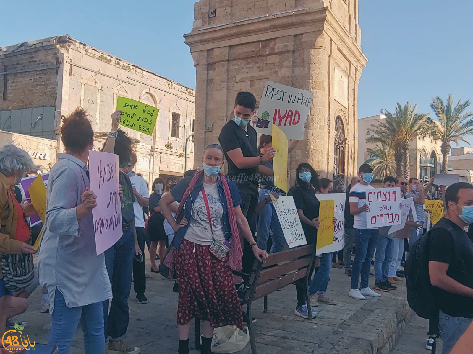 فيديو: تظاهرة في دوار الساعة بيافا احتجاجاً على اعدام الحلاق ويونس 