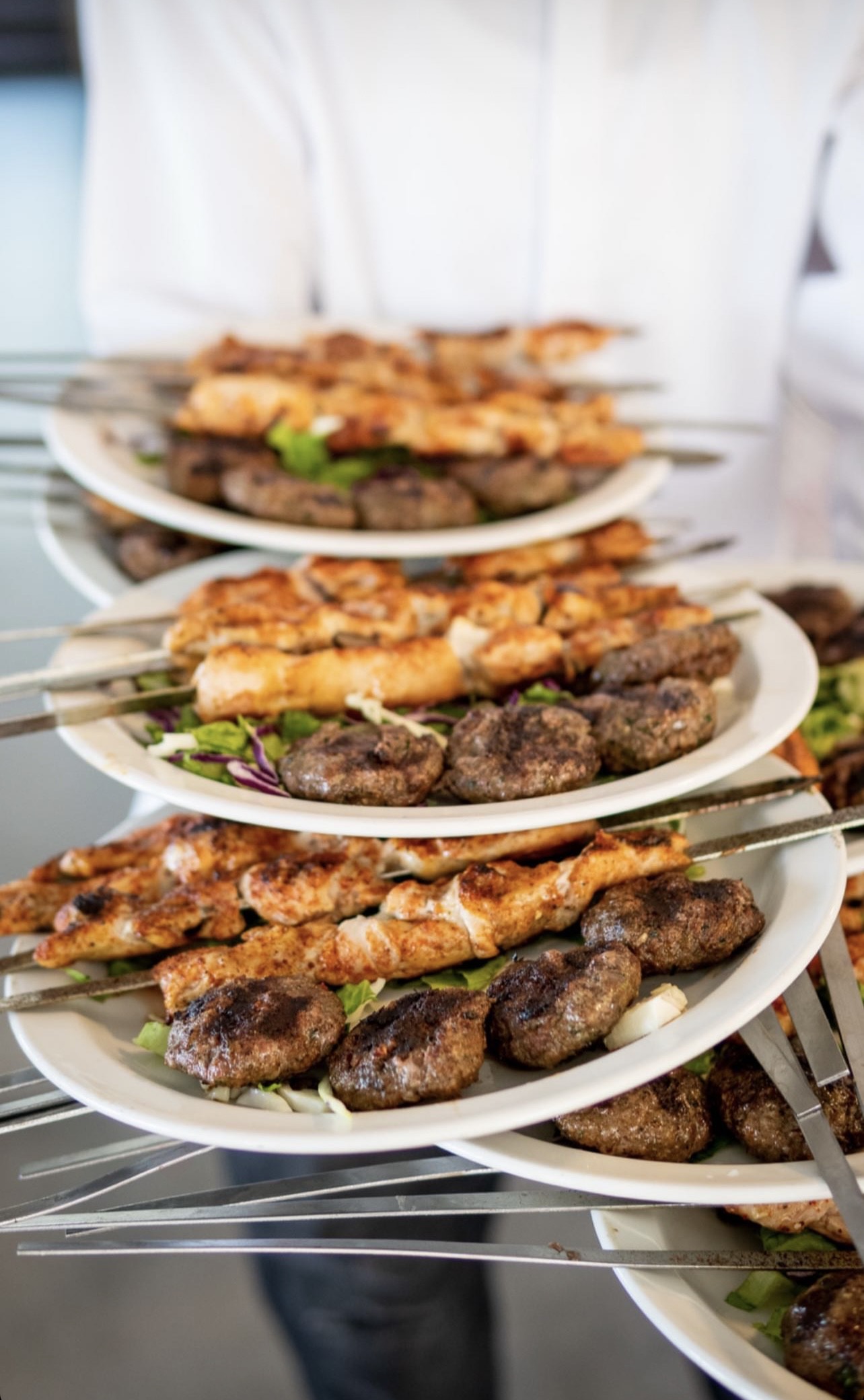 تذوقوا أشهى وجبات الأسماك واللحوم لدى مطعم أبو نصار الأعرق في يافا 