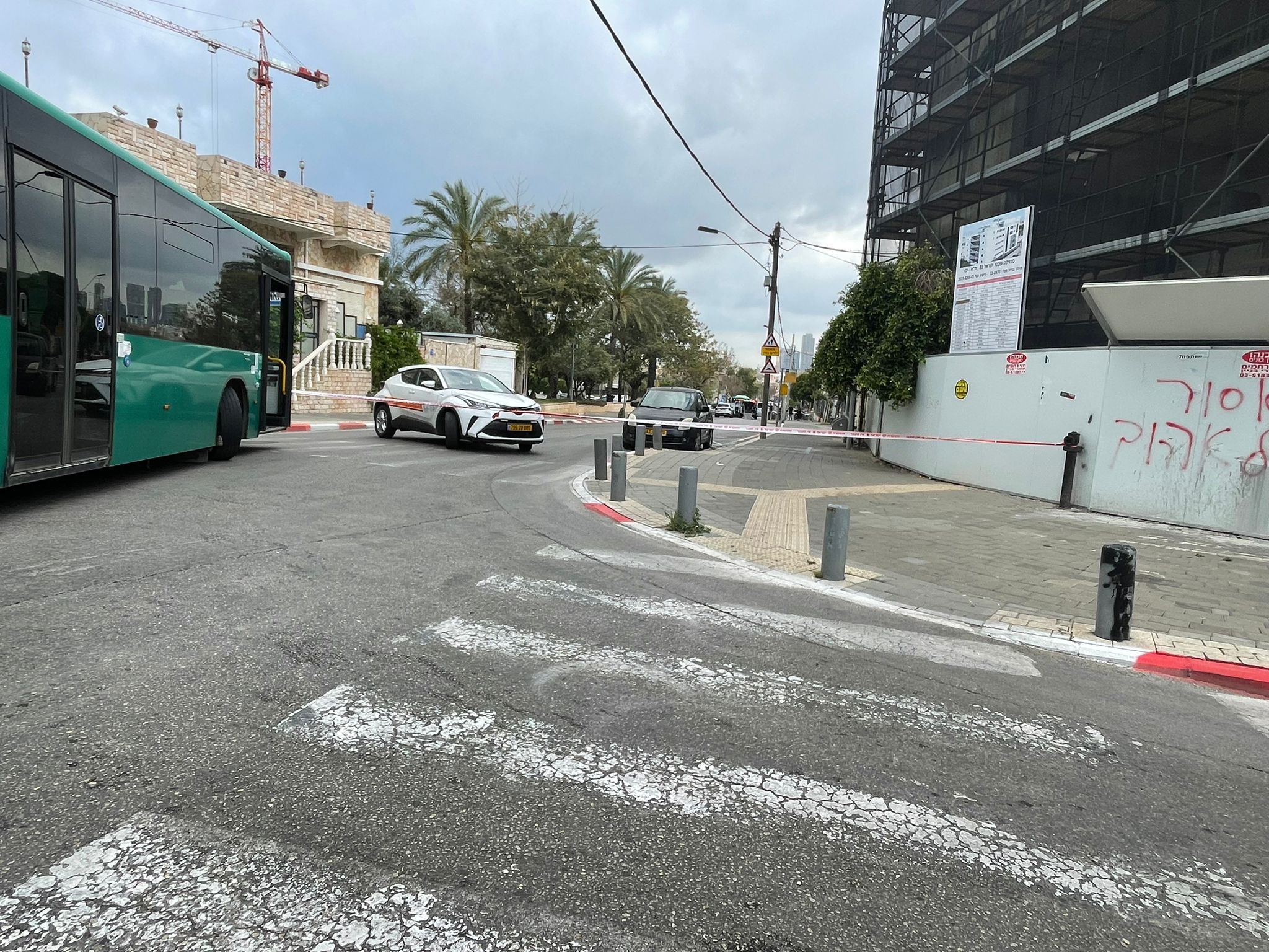 اغلاق شارع شيفتي يسرائيل بعد القاء قنبلة يدوية 