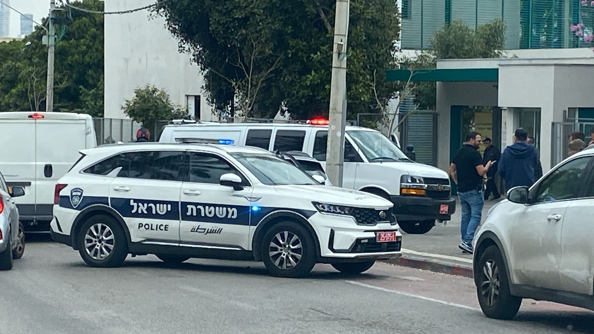 اغلاق شارع شيفتي يسرائيل بعد القاء قنبلة يدوية 