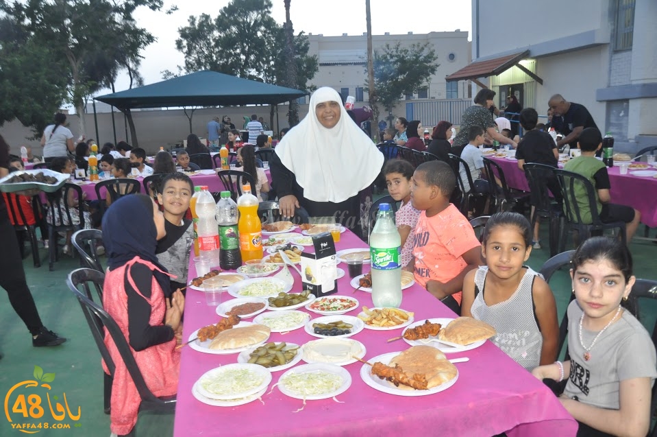 صور: افطار جماعي لاهالي وطلاب مدرسة الاخوة الابتدائية في مدينة يافا