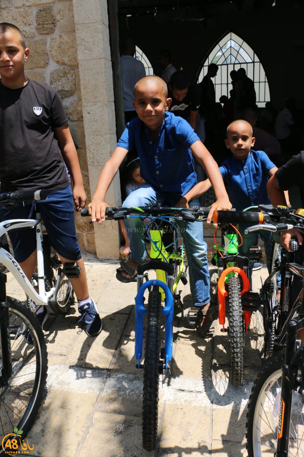 فيديو: الاعلان عن اسماء الاطفال الفائزين بدراجات هوائية بمسجد السكسك