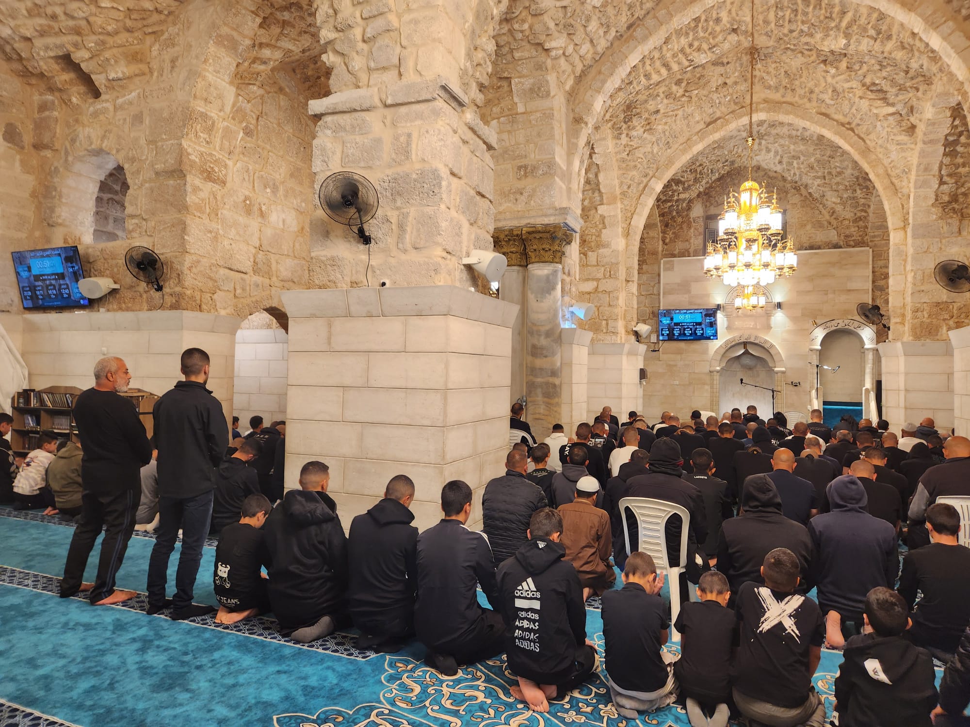  فيديو: إحياء ليلة القدر في المسجد العمري الكبير في اللد