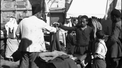 صور نادرة للسوق الشعبي قرب مسجد المحمودية في يافا قبل عام 1948 