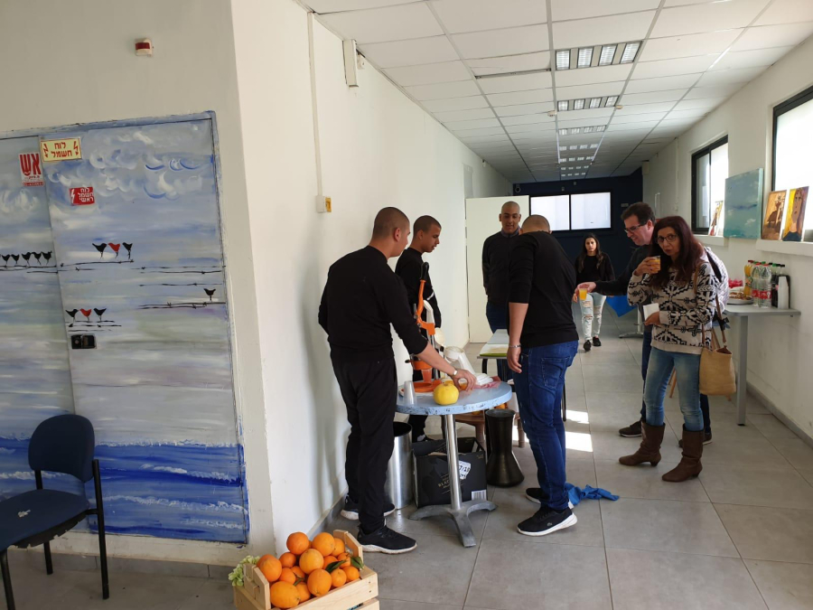  توزيع شهادات نصف السنة في المدرسة التكنولوجية "عمال 1"