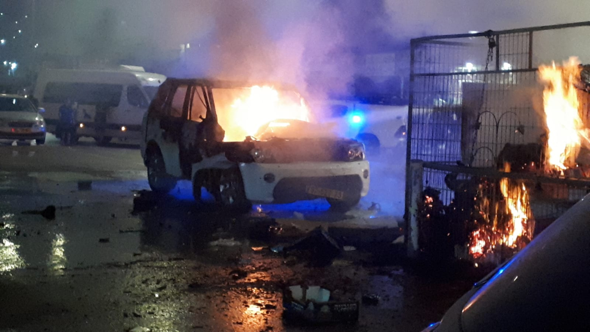 بالصور: انفجار مركبة في كفرقاسم دون وقوع اصابات 