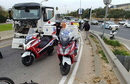 اصابة بالغة لسائق دراجة هوائية تعرض للدهس في تل ابيب