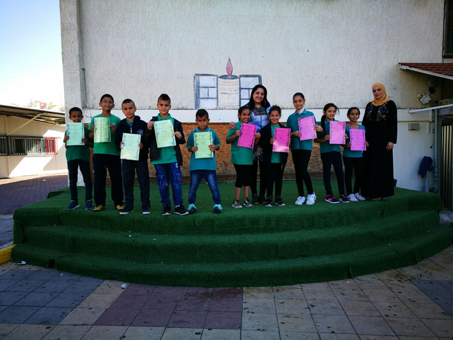 صور: مدرسة الهدى الابتدائية بالرملة تكّرم طلابها المتفوقين