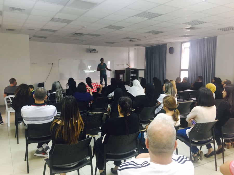 لقاء تعارف حول مشروع "صنع في يافا" في مدرسة أجيال الثانوية