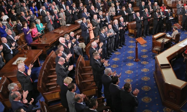 الكونغرس "يحاصر" السعودية ويمنح إيران “صك براءة”