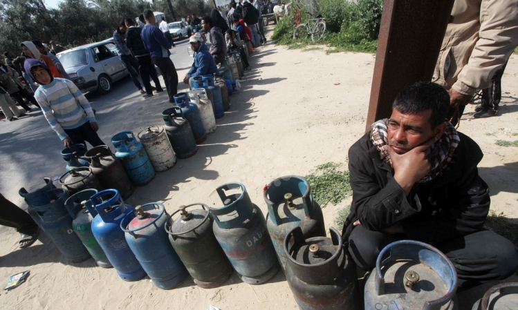مصري يموت من الفرح بعد تعبئة اسطوانة الغاز