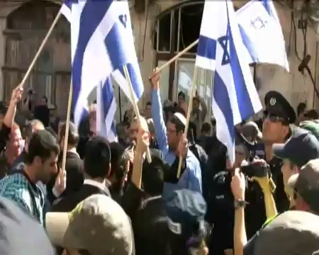  من أرشيف يافا 48 - أهالي يافا في وقفة غضب ضد تظاهرة لليمين المتطرف عام 2011 