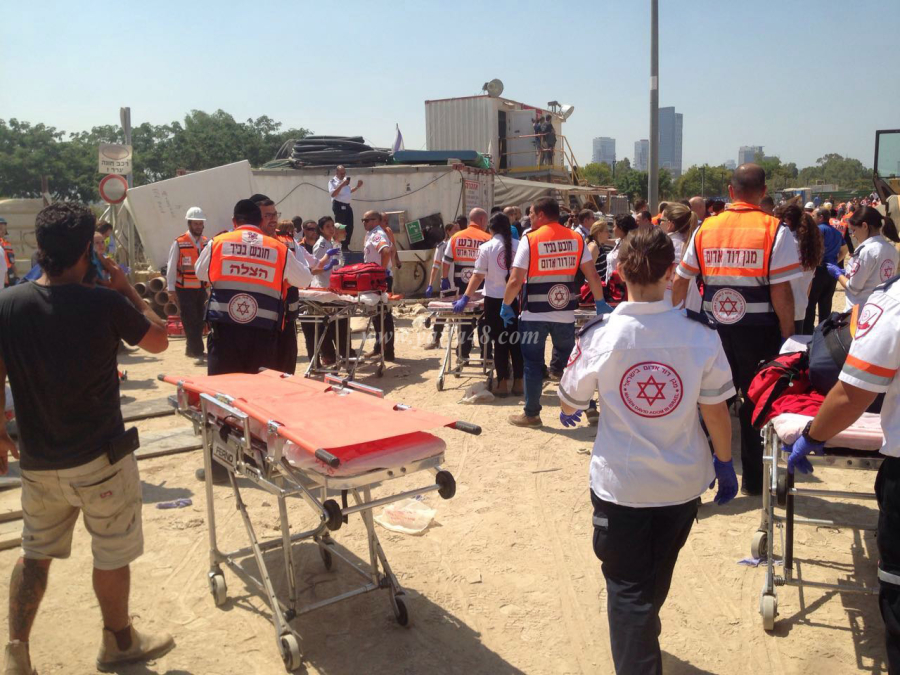 فيديو وصور: عشرات الجرحى اثر انهيار مبنى في تل ابيب وطواقم الانقاذ تهرع إلى المكان 