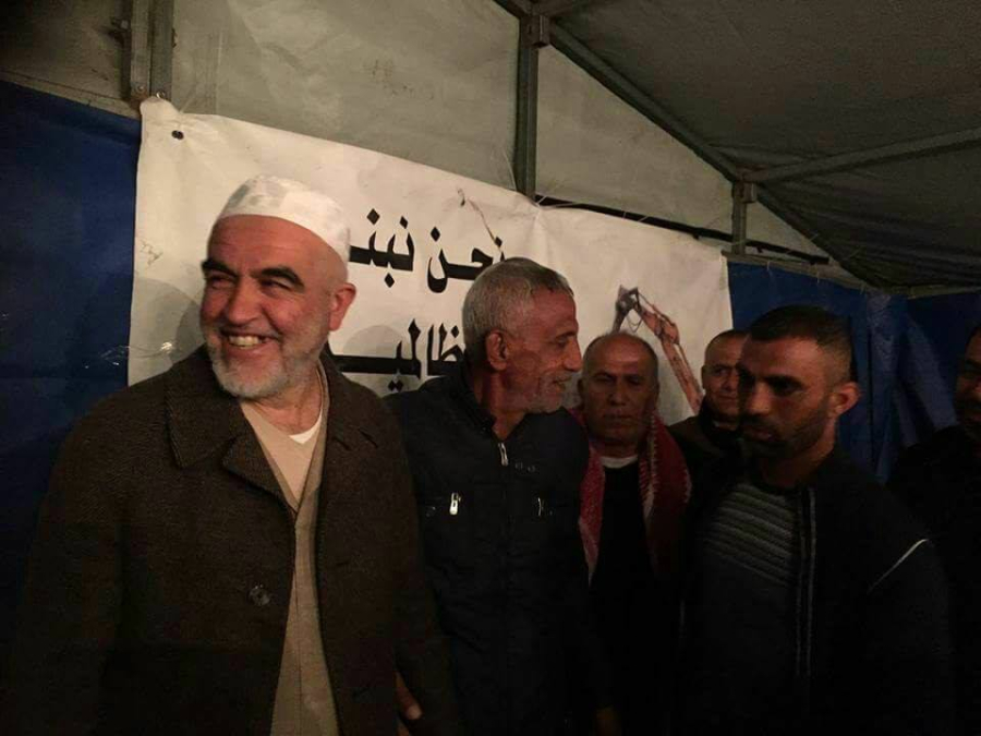 وفد فحماوي يتبرع بـ 300 ألف شيقل دعما لأصحاب المنازل المهدومة في قلنسوة