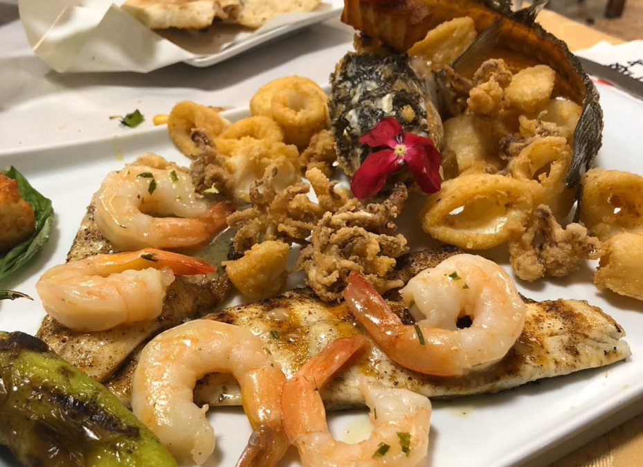 تصلك فوراً - اطلب وجبتك الآن من مطعم أفلوكا للوجبات والمأكولات البحرية 