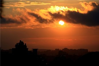 الطقس: أجواء حارة الى خماسينية اليوم