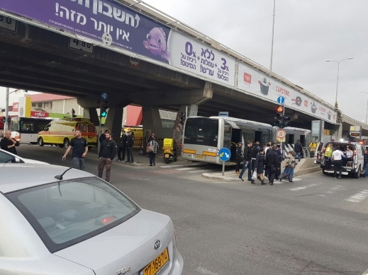 إصابة 20 شخصًا في حادث بين سيارة وقطار خفيف قرب كريات آتا