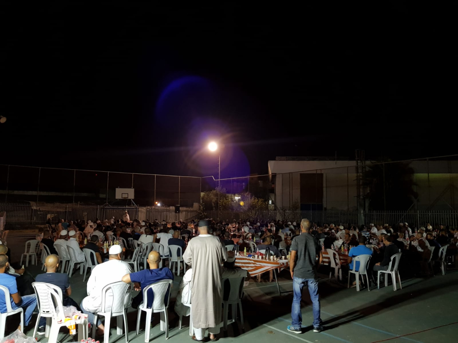 بالصور: الاجتماع الثالث لشباب مدينتي اللد والرملة في ساحة مدرسة الامل