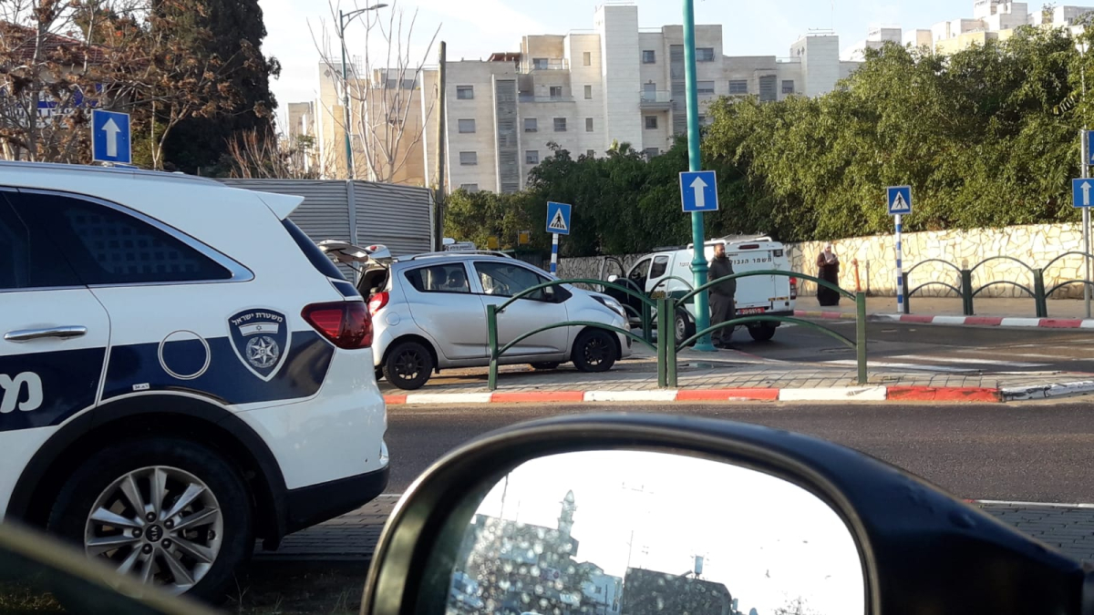 بالصور: إصابة متوسطة لراكب دراجة هوائية بحادث دهس في اللد 