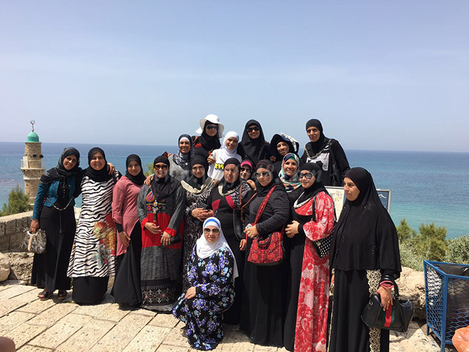  بالصور: مجموعة ناشطات من اللد والرملة في رحلة سياحية ترفيهية بمدينة يافا 