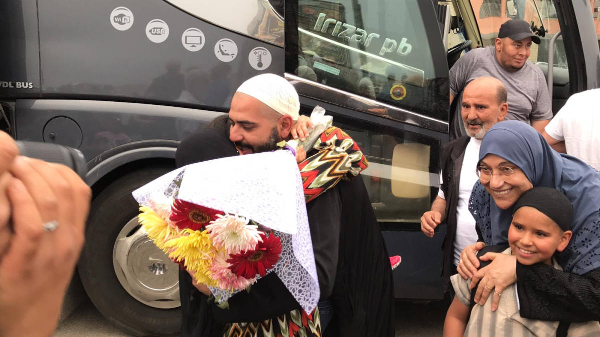 فيديو: وصول حافلة معتمري الفوج الثالث الى مدينة يافا بسلام 