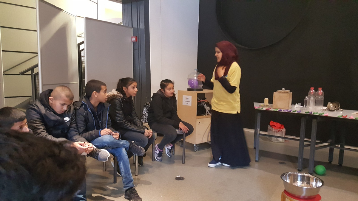 اللد : طلاب شعبة السابع في مدرسة العلا الاهلية يزورون متحف العلوم في القدس