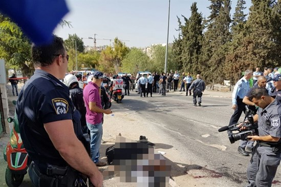 اصابة 8 اسرائيليين بعملية اطلاق نار في حي الشيخ جراح بالقدس