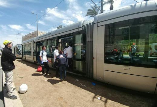 اعتقال المنفذ- اصابة سيدة بجراح خطيرة بعملية طعن في القدس