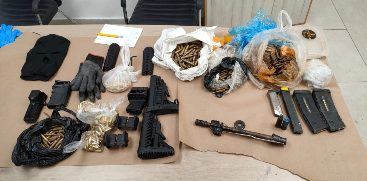 الرملة: اعتقال مشتبه بحيازة أسلحة وذخيرة في المدينة