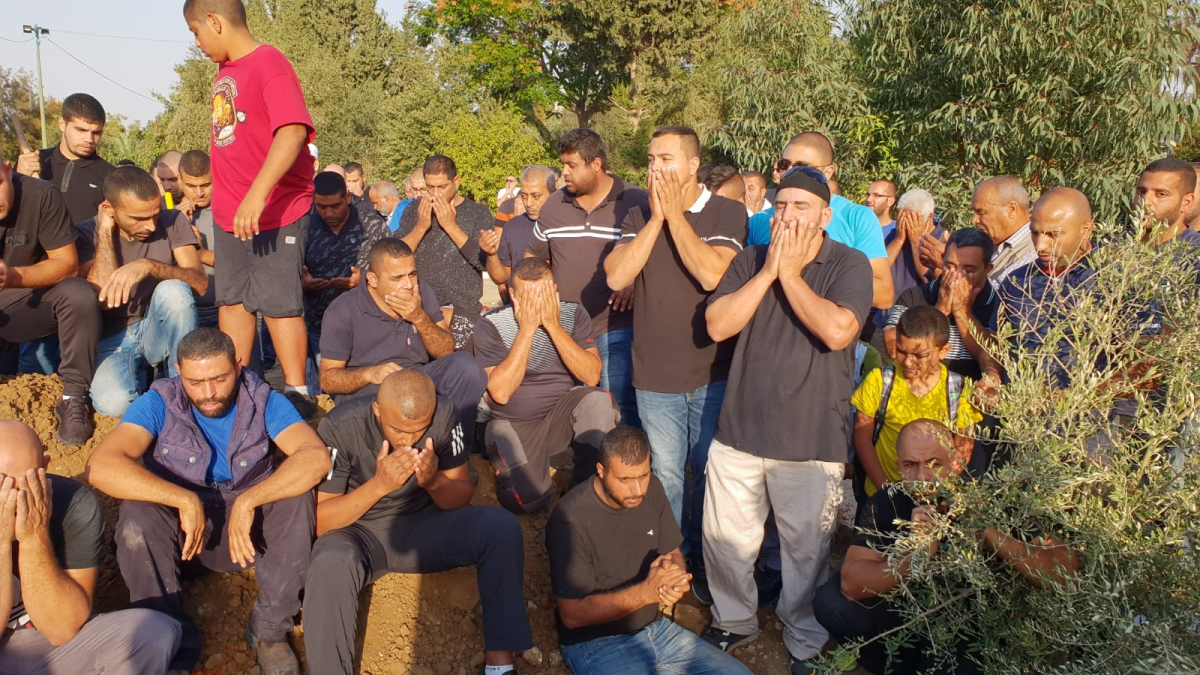 بالفيديو: جموع غفيرة تشارك في تشييع جثمان السيد سامي نصاصرة في اللد