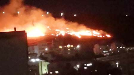 حريق كبير في كفركنا وطواقم الاطفاء تهرع للمكان