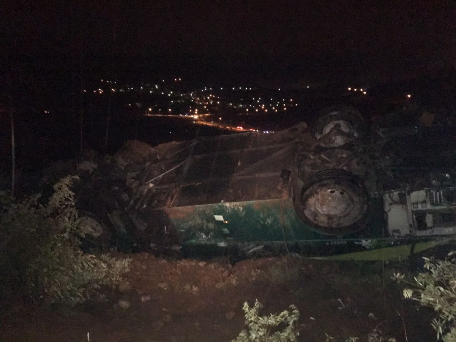 مصرع شخصين وعدة اصابات بتدحرج حافلة ركاب في وادي عميق بمدينة القدس