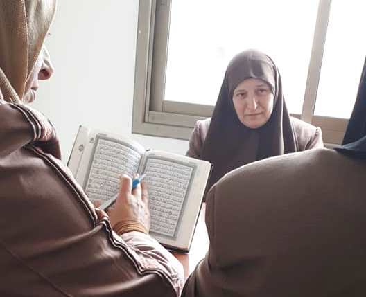 المربية ازدهار محاميد من أم الفحم تتم حفظ القرآن الكريم كاملًا