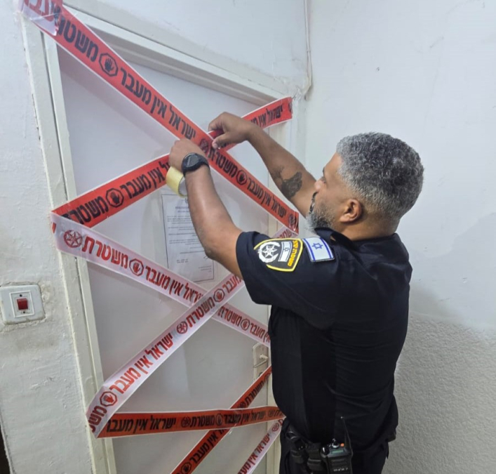 اللد: اغلاق شقة لـ30 يوماً كانت تأوي مقيمين بشكل غير قانوني 