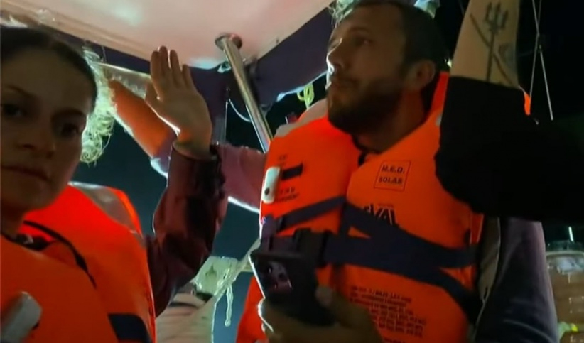 الخارجية الإسرائيلية: نقل نشطاء سفينة مادلين إلى مطار بن غوريون تمهيدا لترحيلهم