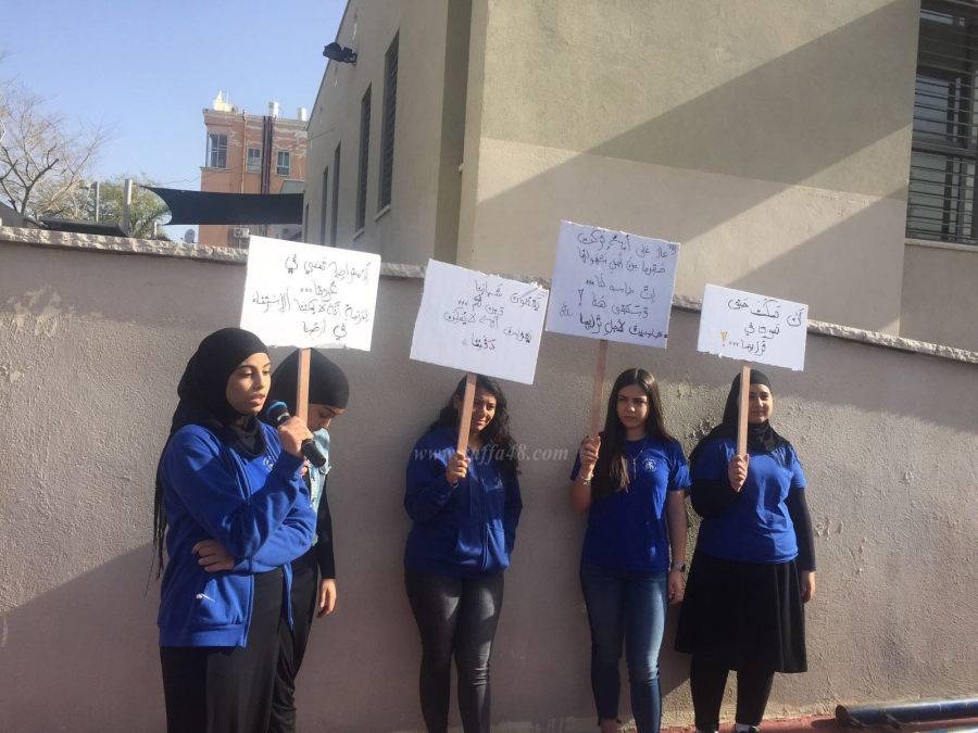 طلاب مدرسة أجيال الثانوية يتناولون قضية مقبرة طاسو في كلمة الصباح