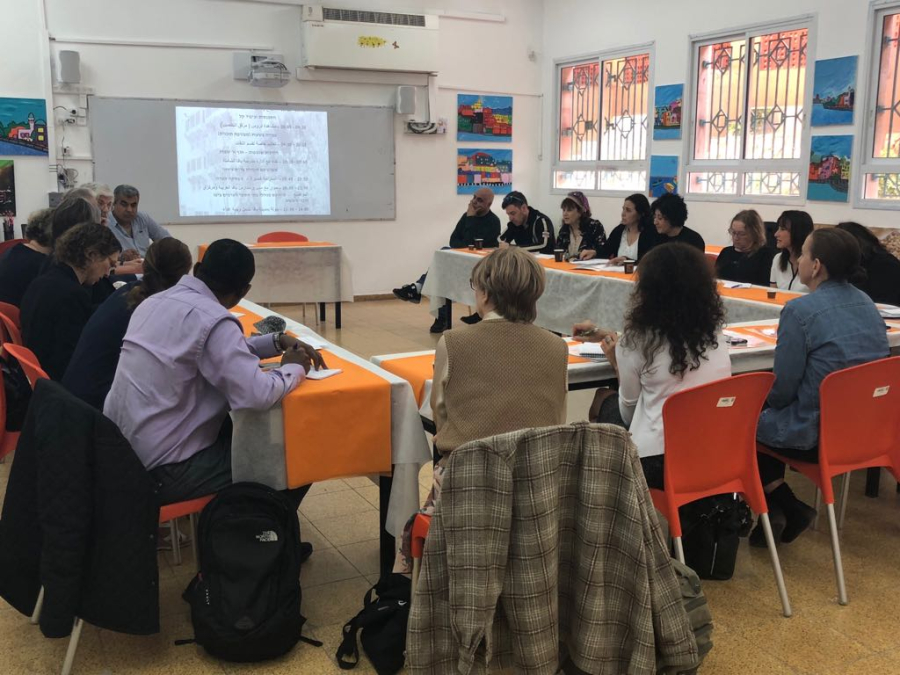 مدرسة يافا الشاملة تستضيف يومًا دراسيًّا لقسم مفتشي اللغات