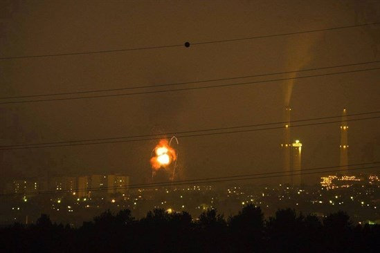 الطائرات الاسرائيلية تقصف قطاع غزة