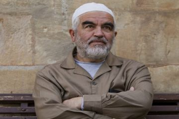 الشيخ رائد صلاح يحمل قيادات إسرائيلية مسؤولية تعرضة للإستهداف