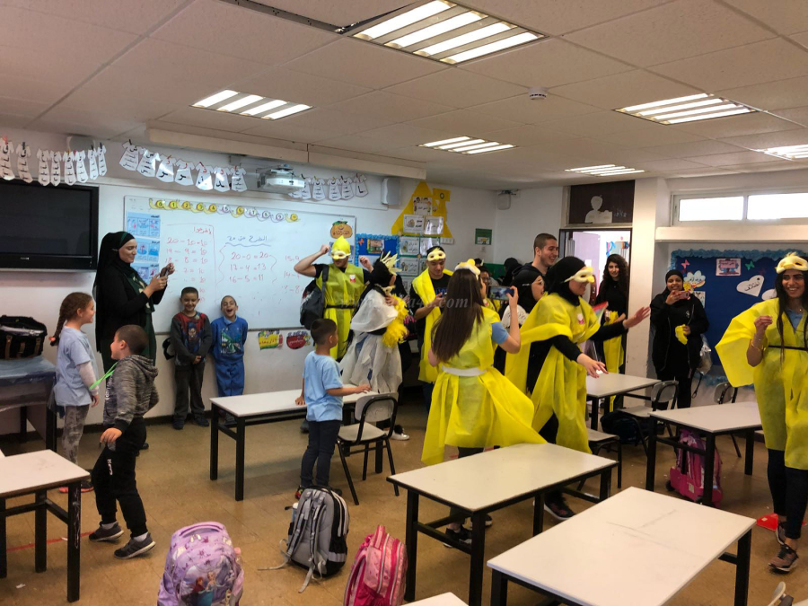  مسرحية مميزة يقدمها طلاب مدرسة يافا الشاملة لطلاب مدرسة الاخوة